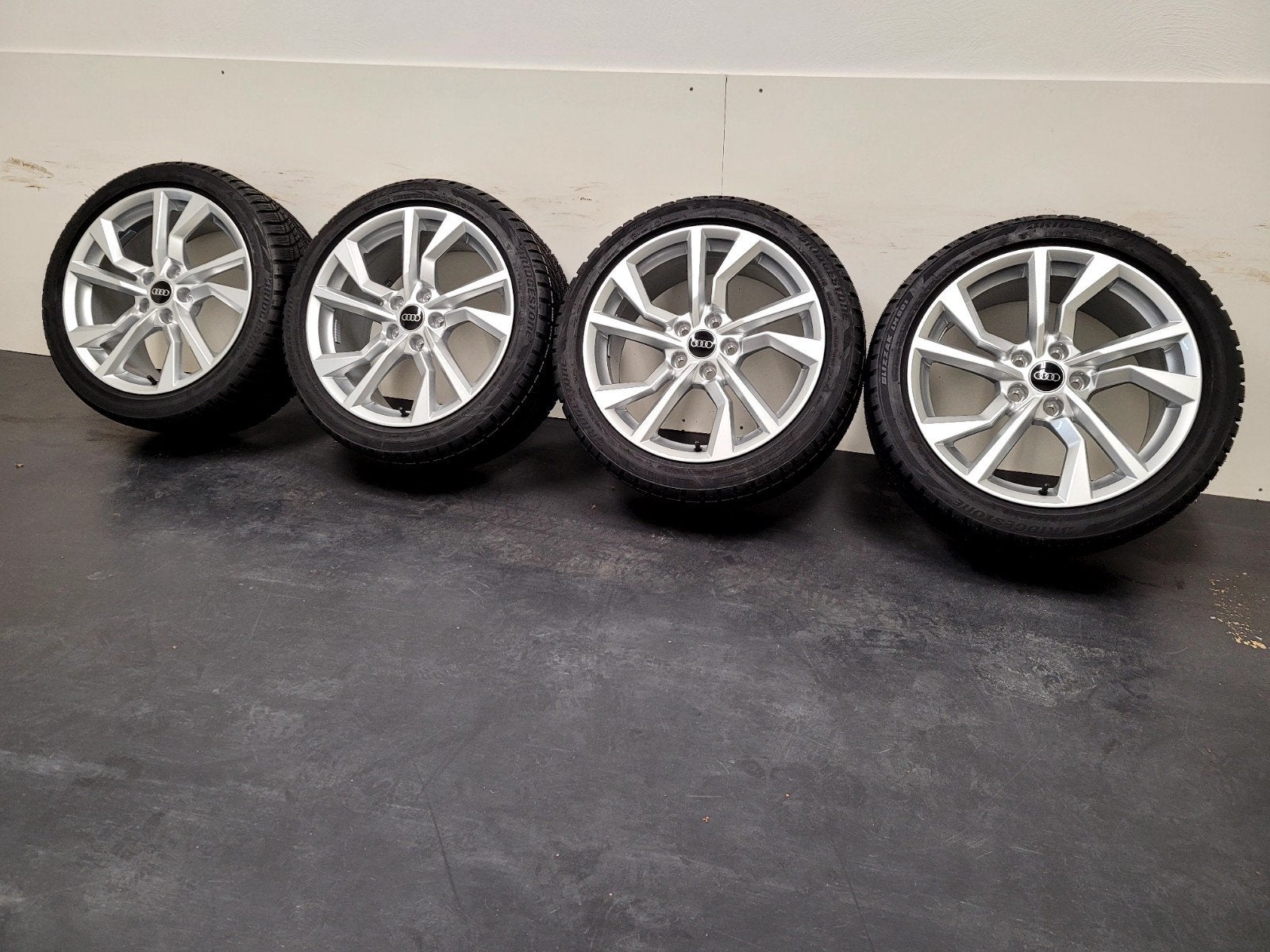 Nieuw 18 inch Audi TT velgen 245 40 18 bridgestone winter, Ophalen, 18 inch, 245 mm, Banden en Velgen
