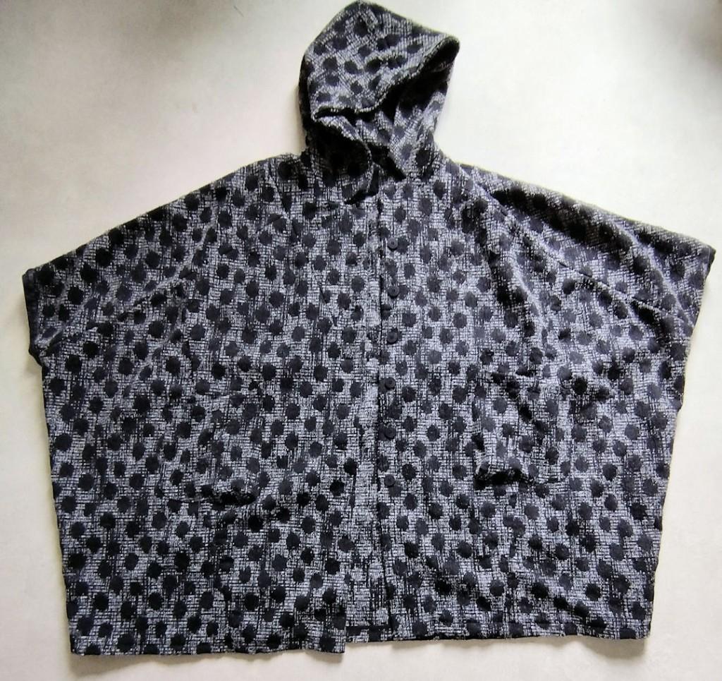 Cape / Jas van het merk Tomo, Kleding | Dames, Verzenden, Zwart, Maat 42/44 (L), Zo goed als nieuw