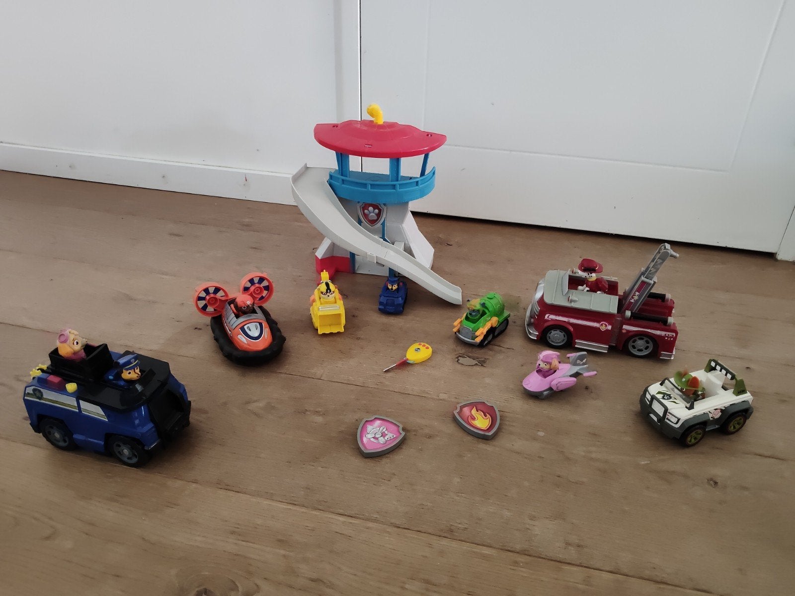 Paw Patrol speelgoed set met uitkijktoren en voertuigen, Ophalen, Gebruikt