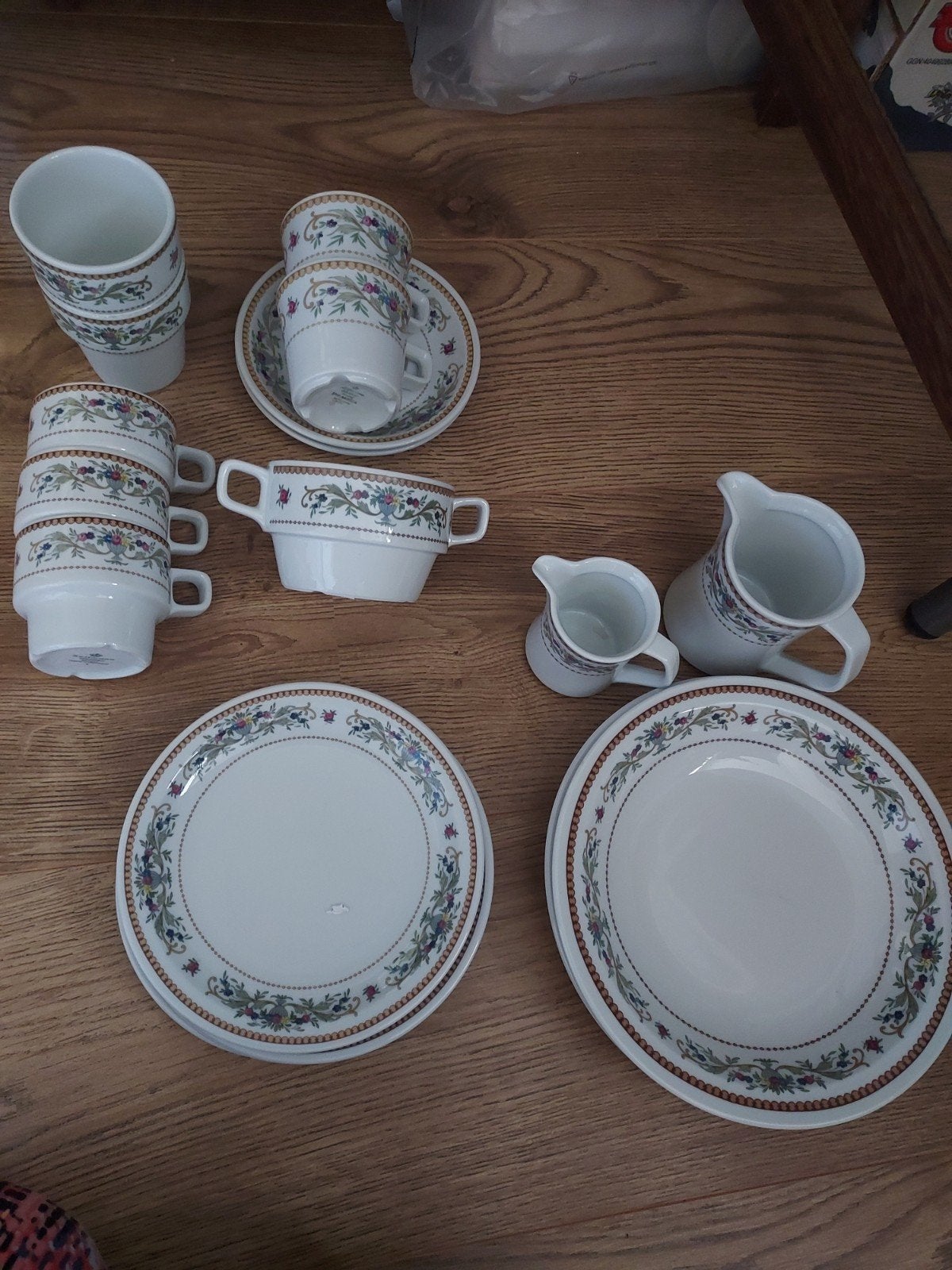 Seltmann Weiden praktica servies bloemenrand, Ophalen of Verzenden, Zo goed als nieuw, Bord(en), Overige stijlen
