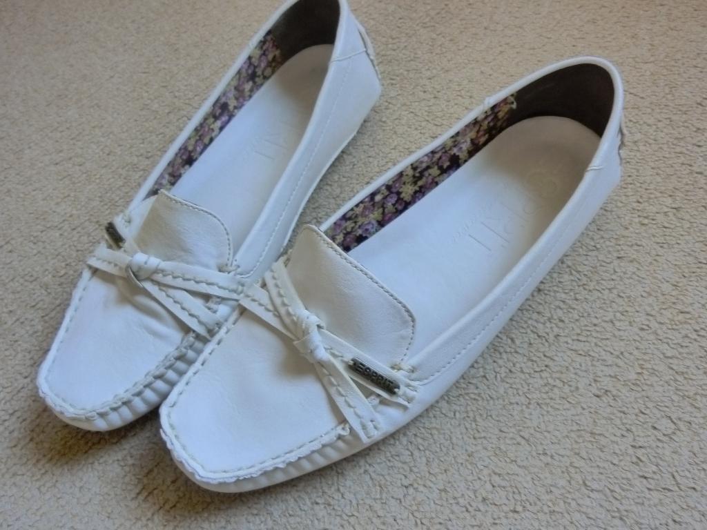 Esprit moccasins, Wit, Ophalen of Verzenden, Zo goed als nieuw, Espadrilles of Moccasins