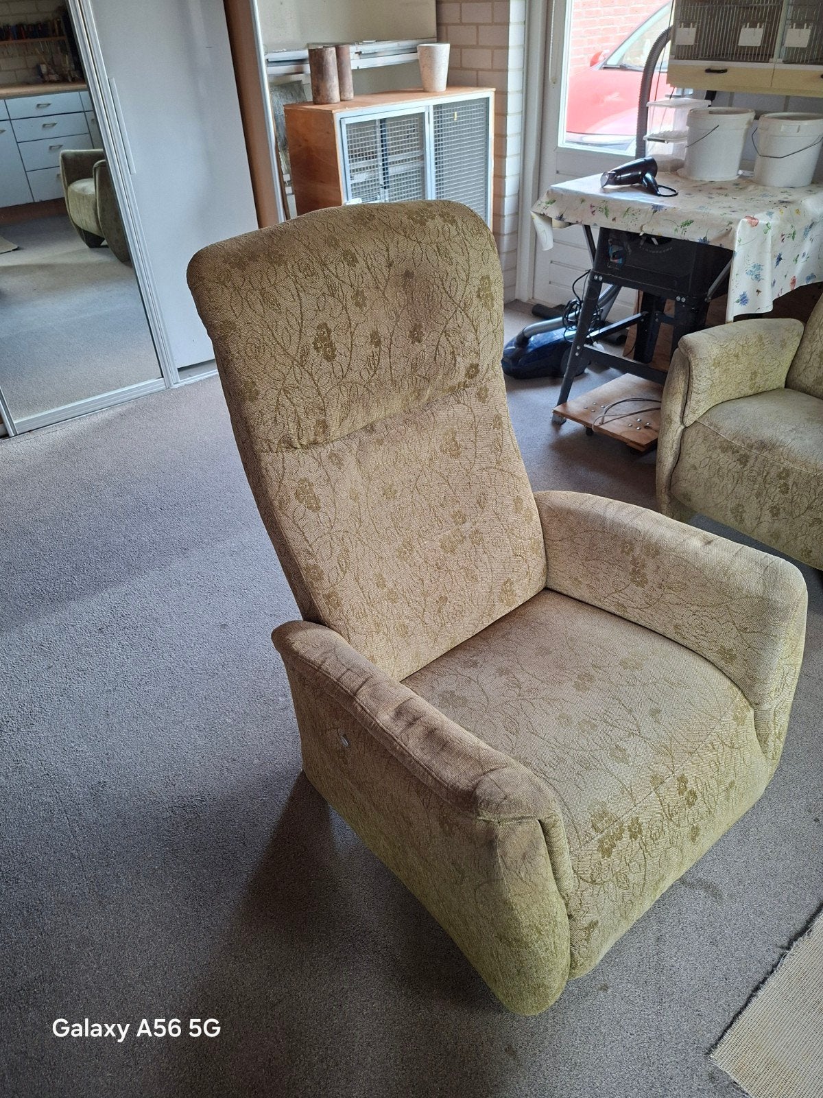 2 gebruikte en goed functionerende stoffen relax stoelen., Ophalen, Gebruikt, Twee