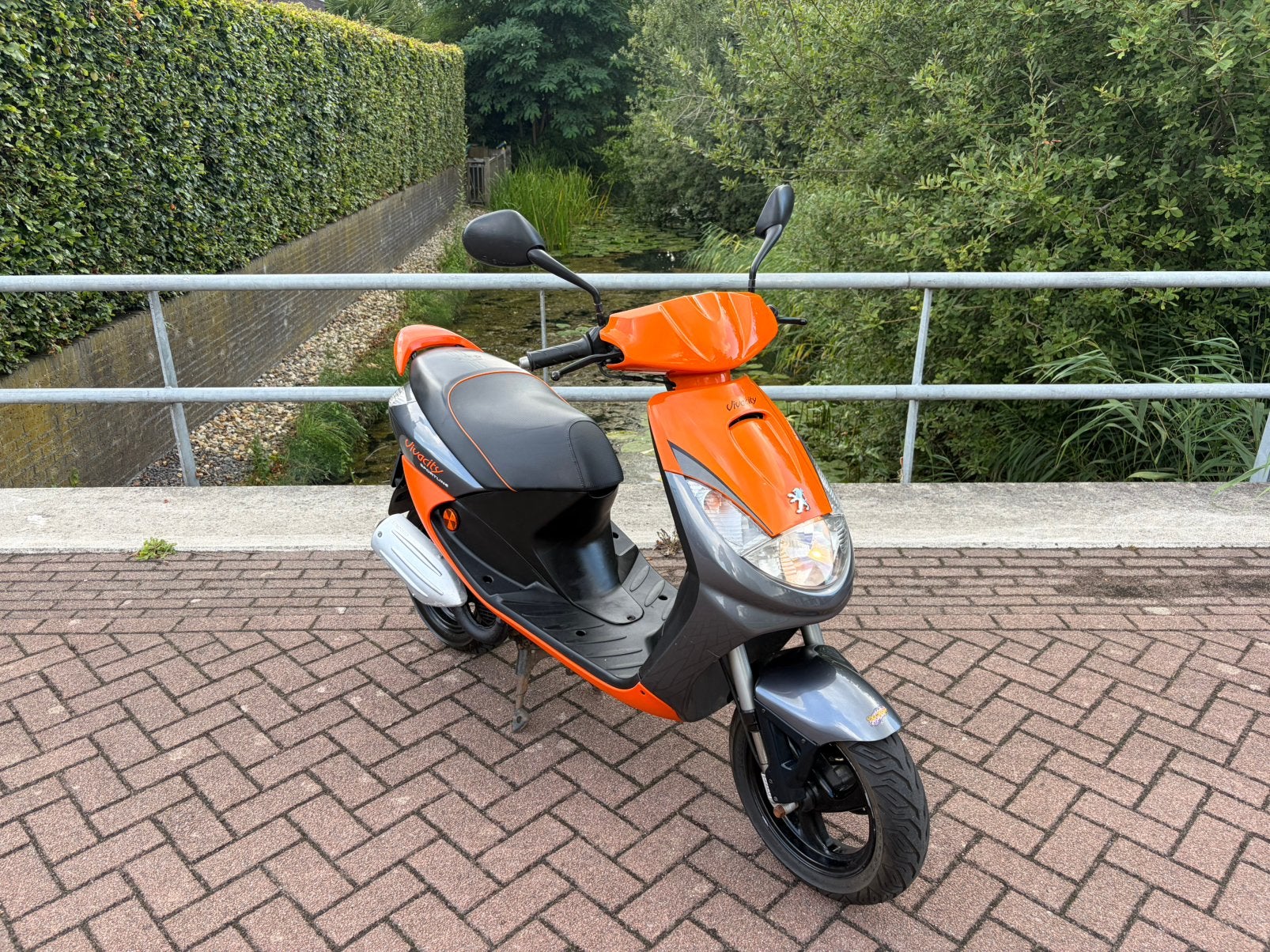 Peugeot vivacity sportlinesnor scooter 50cc, Fietsen en Brommers, Scooters | Peugeot, Ophalen, Tweetakt, Zo goed als nieuw, 50 cc