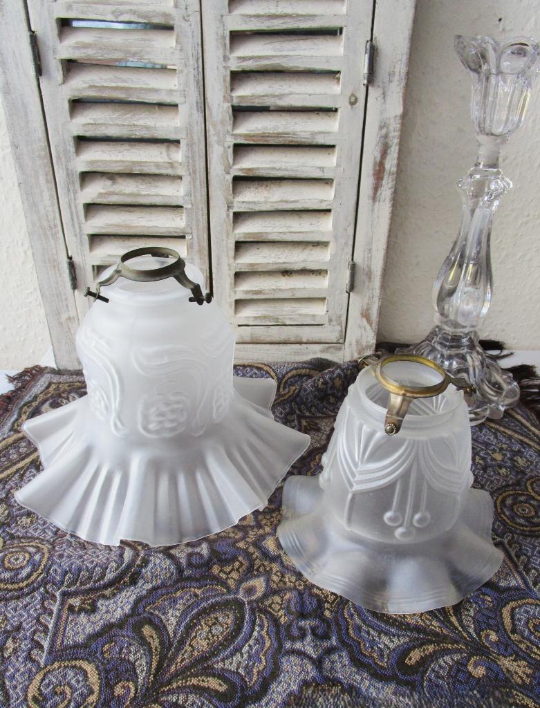 2 Oude melkglazen lampenkapjes, Ophalen of Verzenden
