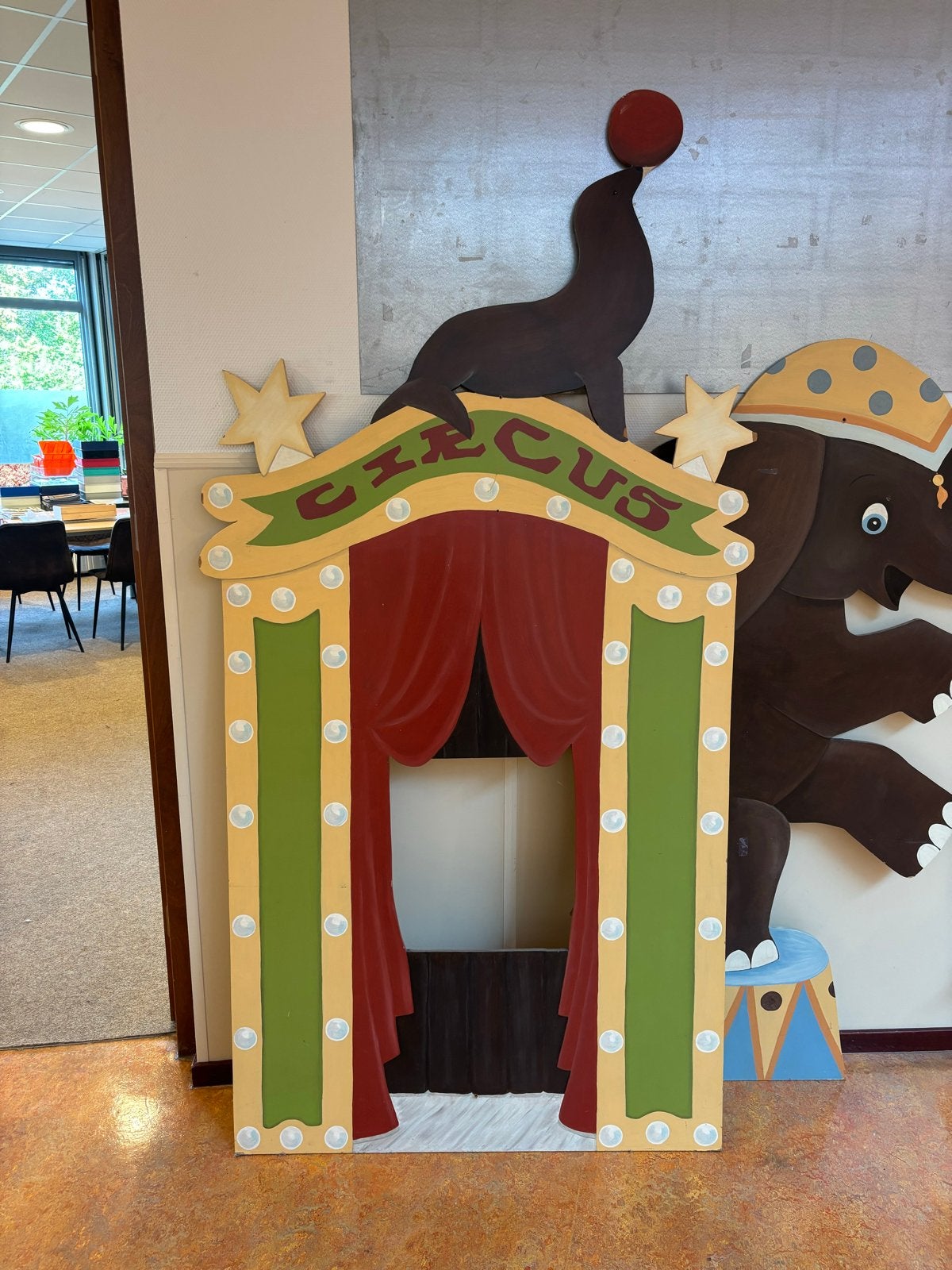 Circus decoratie set: , olifant, clown en ingang, Ophalen, Gebruikt, Jongen of Meisje