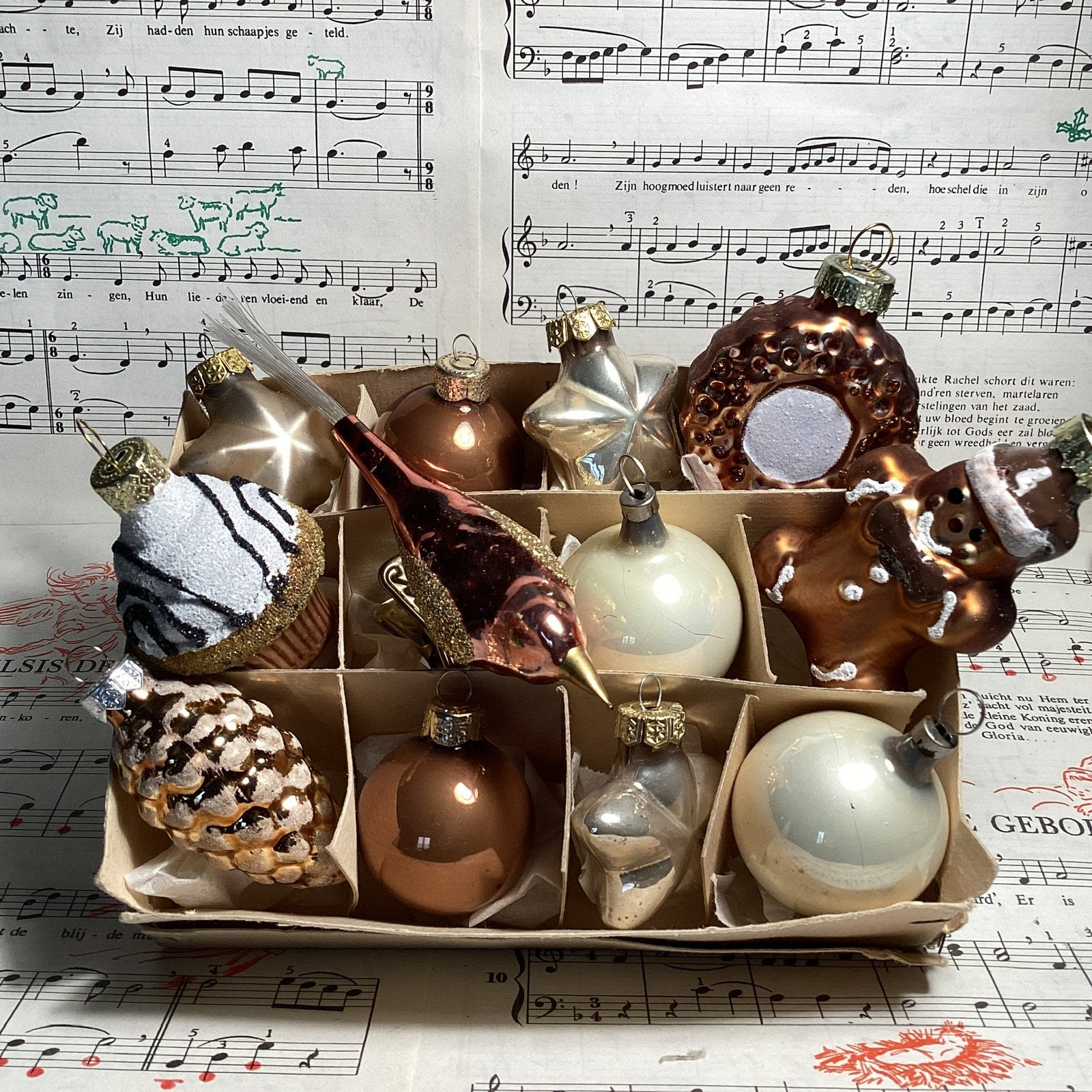 12 stuks bruin, goud, parelmoer kerstballen van glas, Ophalen of Verzenden, Zo goed als nieuw