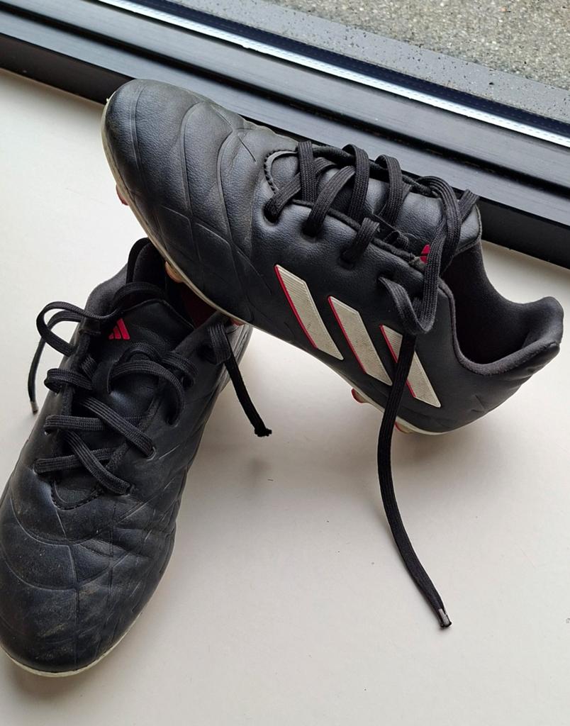 Voetbalschoenen maat 34, Sport en Fitness, Voetbal, Maat XS of kleiner, Schoenen, Ophalen of Verzenden, Zo goed als nieuw