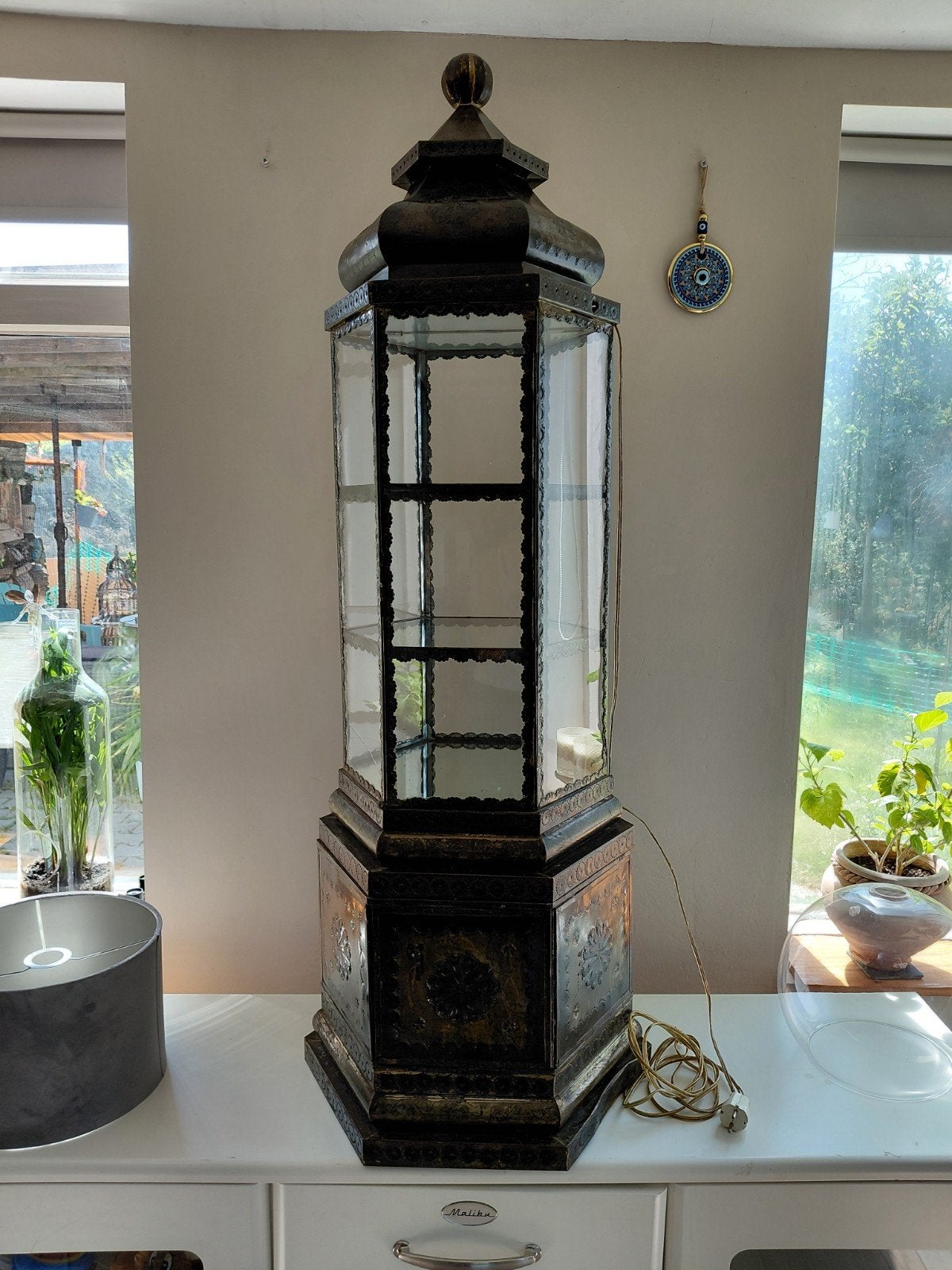 Mooie Oosterse metalen vitrine kast met verlichting, Ophalen