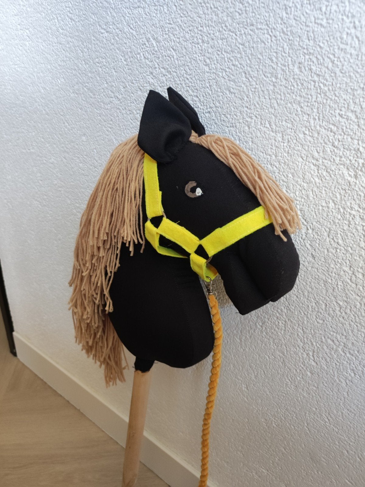 Hobbyhorse Zwart met Geel Halster, Ophalen of Verzenden, Nieuw, Jongen of Meisje