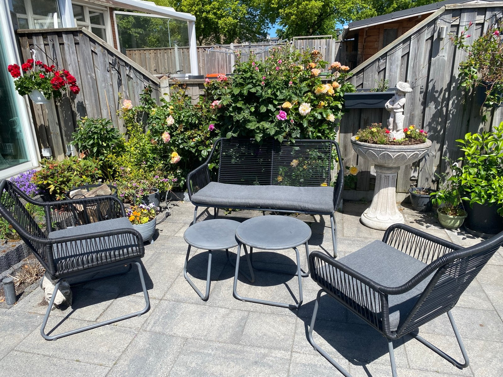 Intratuin Loungeset: 2 stoelen, 1 bank, 2 bijzettafels, Ophalen, 4 zitplaatsen, Gebruikt, Bank