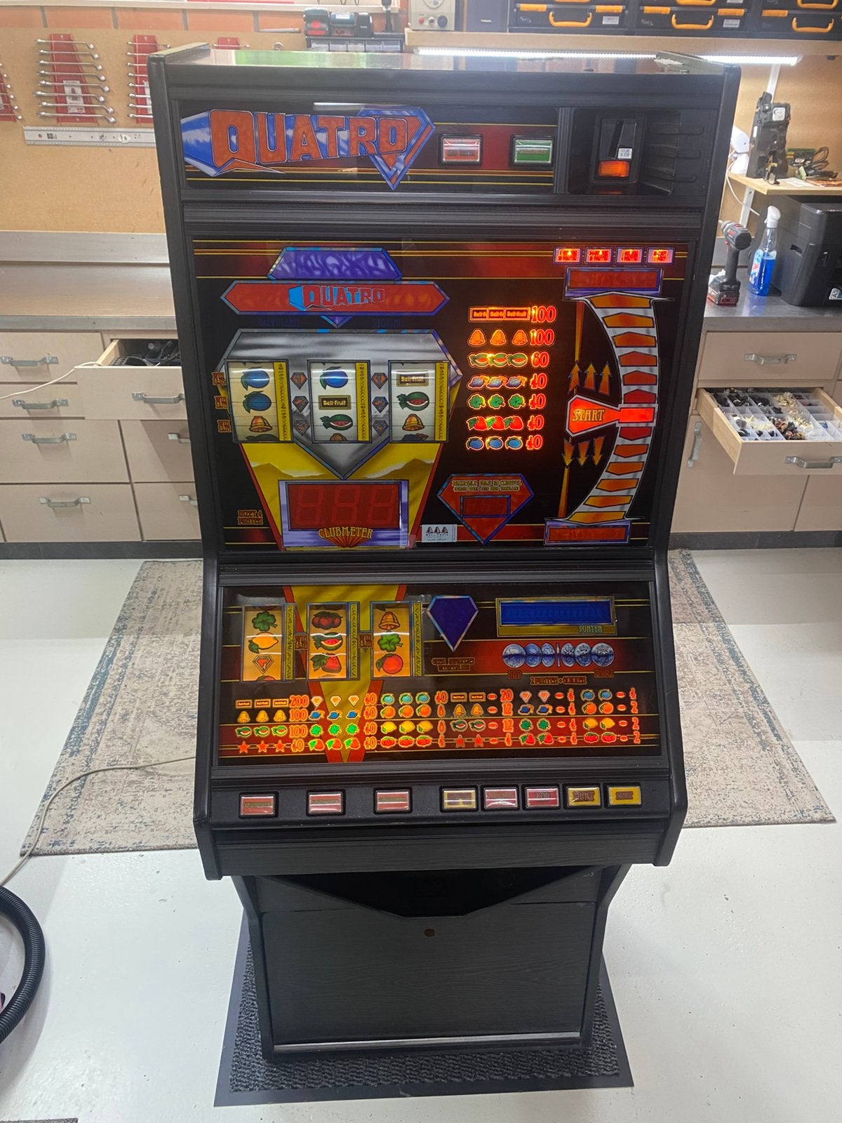 Leuke Quatro op euro’s in en uit. €275,-, Verzamelen, Automaten | Gokkasten en Fruitautomaten, Euro, Ophalen, Zo goed als nieuw