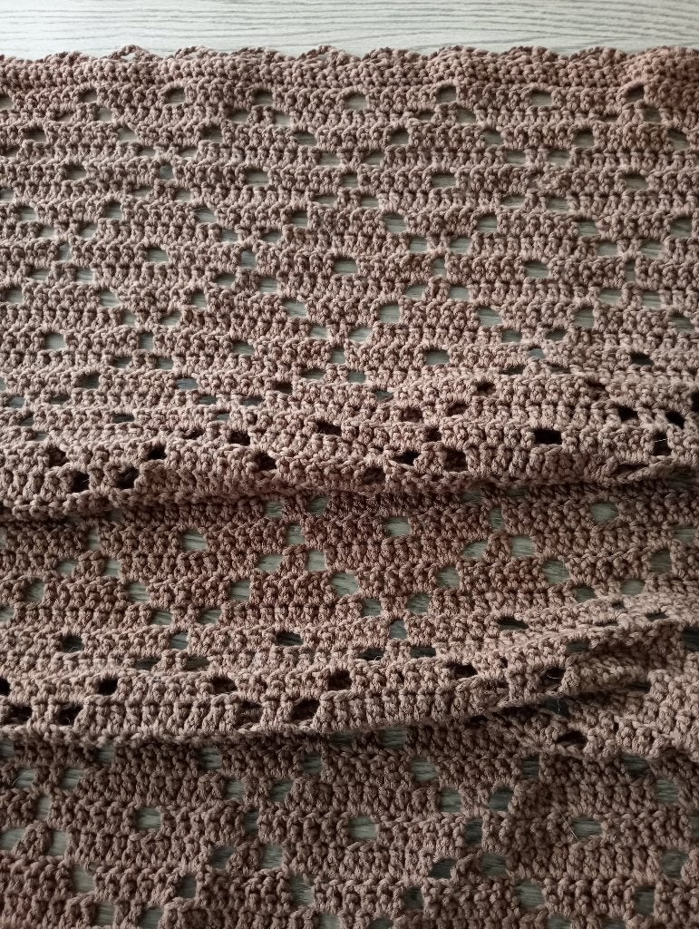 Nieuw bruin gehaakt babydeken /babykleed, 102 cm, Nieuw, Ophalen of Verzenden, Handgemaakt