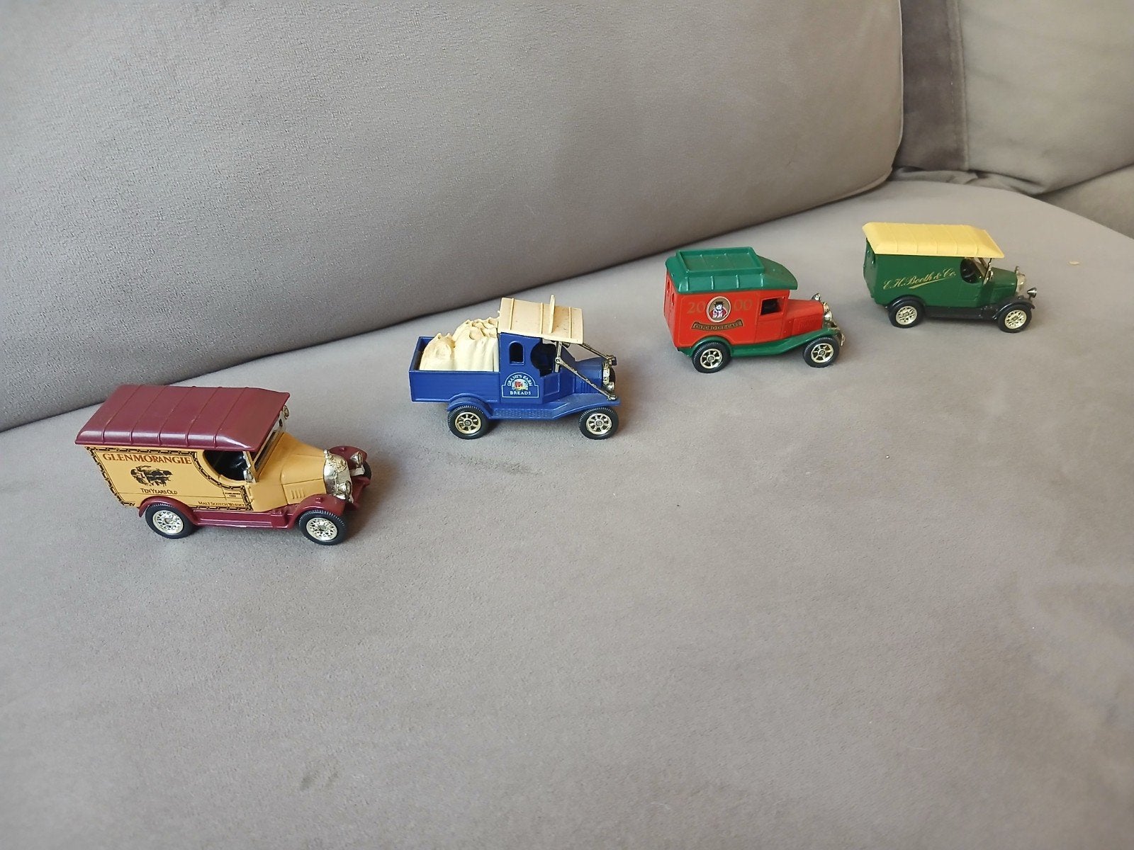4x oxford diecast model autos €5 per stuk 4 voor €15, Ophalen of Verzenden, Bus of Vrachtwagen, Overige merken