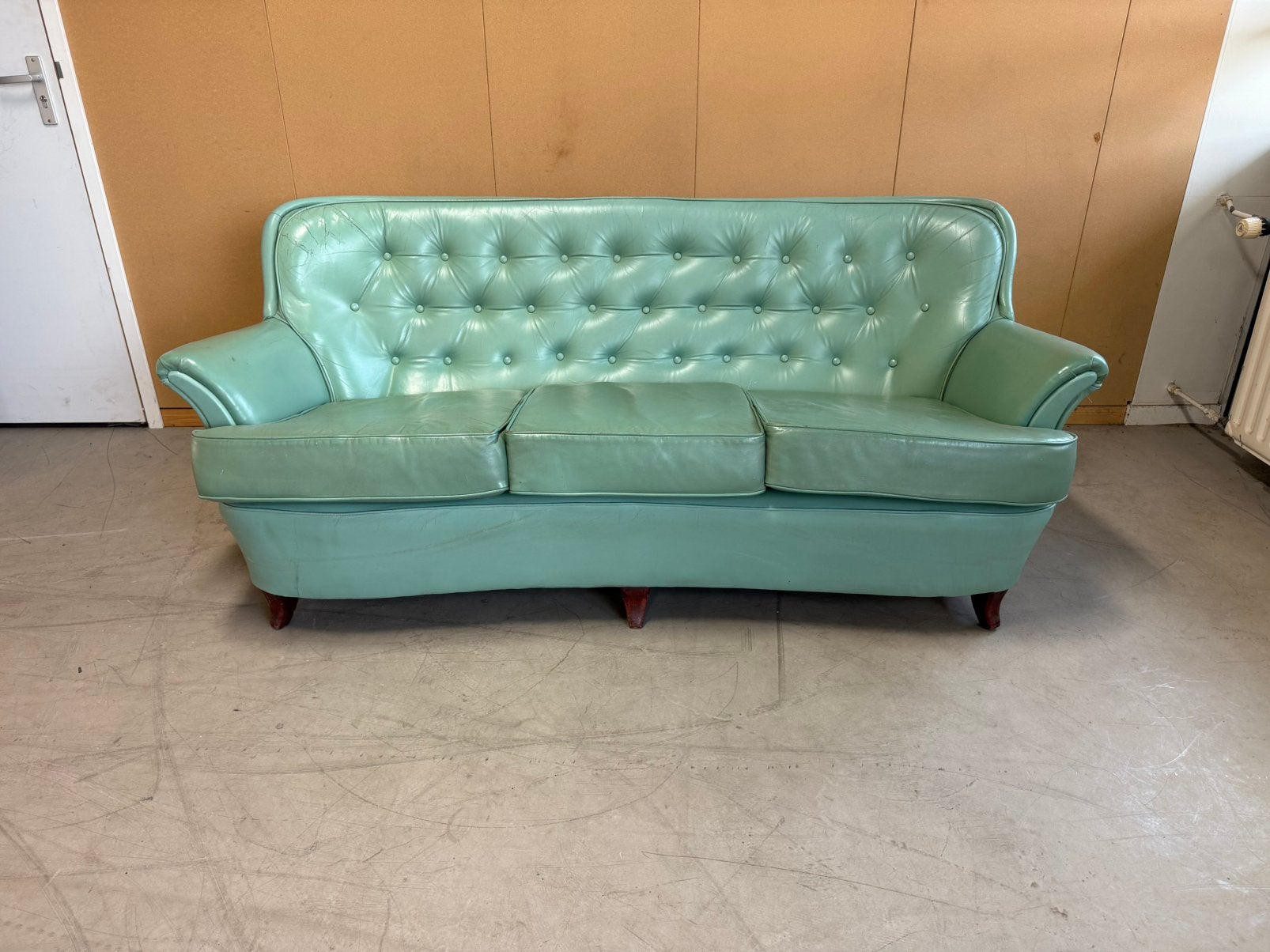 Vintage turquoise chesterfield stijl leren bank, Huis en Inrichting, Banken | Sofa's en Chaises Longues, Ophalen, Gebruikt, 150 tot 200 cm