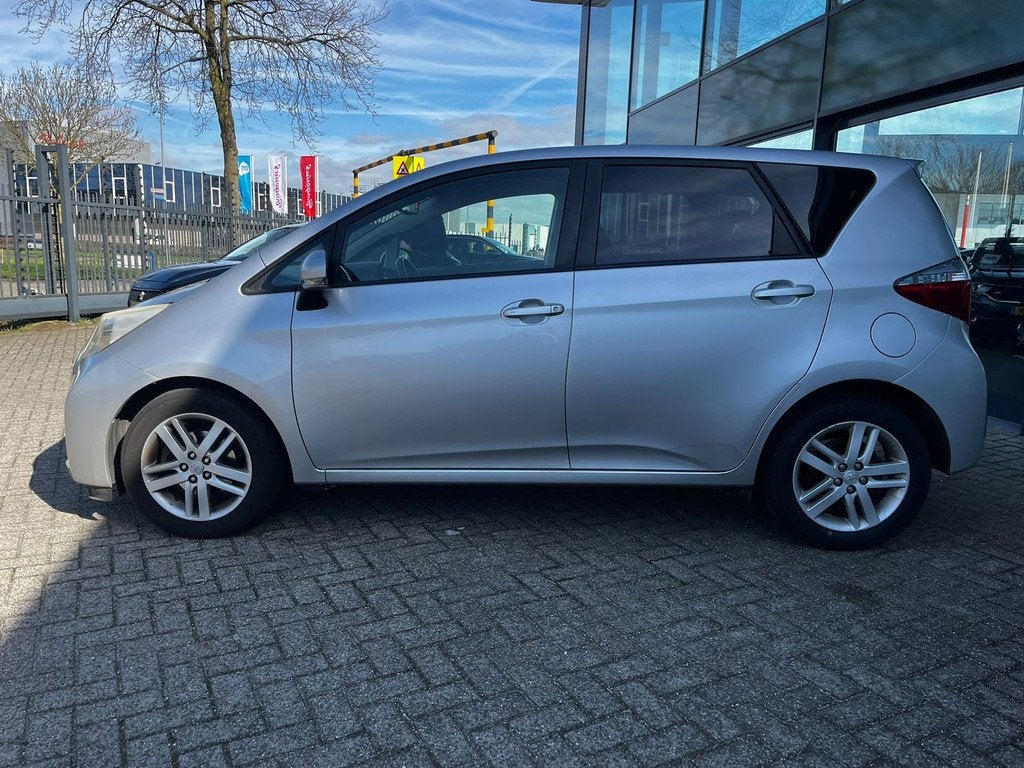 Toyota Verso-S 1.3 VVT-i Aspiration (Achteruitrijcamera, Goe, Auto's, Toyota, Voorwielaandrijving, Euro 5, Gebruikt, 4 cilinders