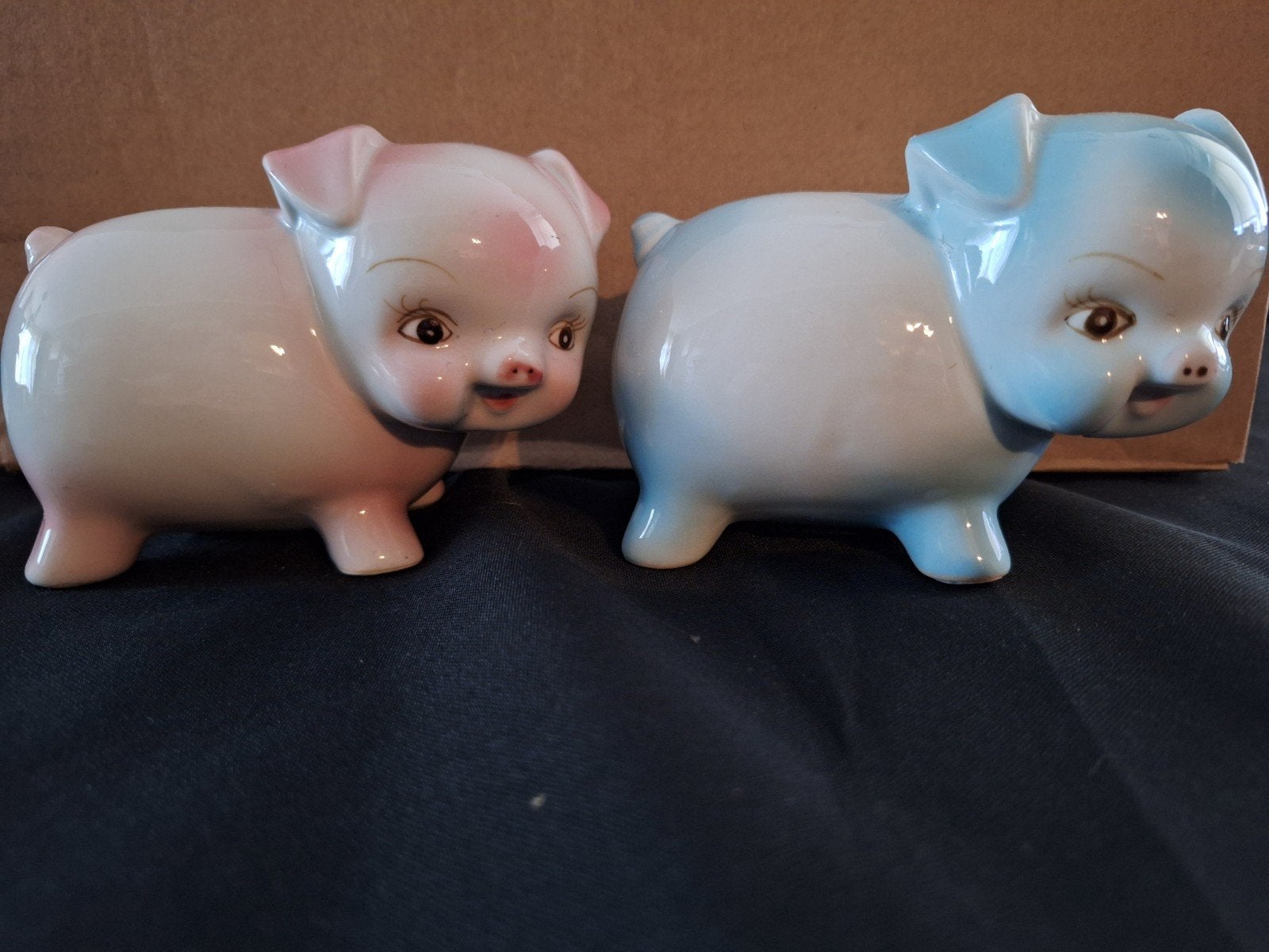 Vintage spaarpotjes varkentjes roze en blauw, Ophalen