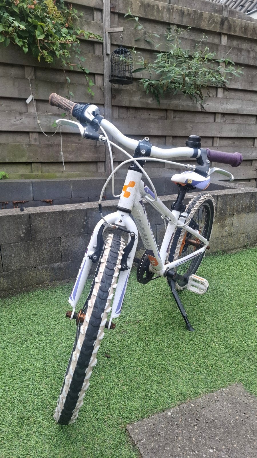 Cube Race 200 meisjes MTB - Wit/Paars, Ophalen, Velgrem, Cube, 16 tot 20 inch