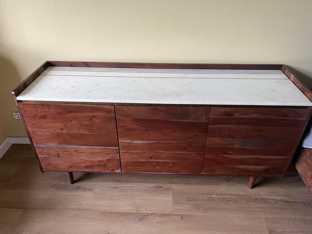 Vintage acaciahouten buffetkast met marmeren blad, Ophalen, Zo goed als nieuw