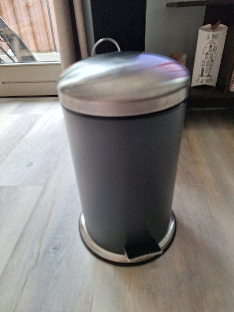 Pedaalemmer ikea, Huis en Inrichting, Woonaccessoires | Prullenbakken, Ophalen, Gebruikt, Met pedaal, 20 tot 30 liter