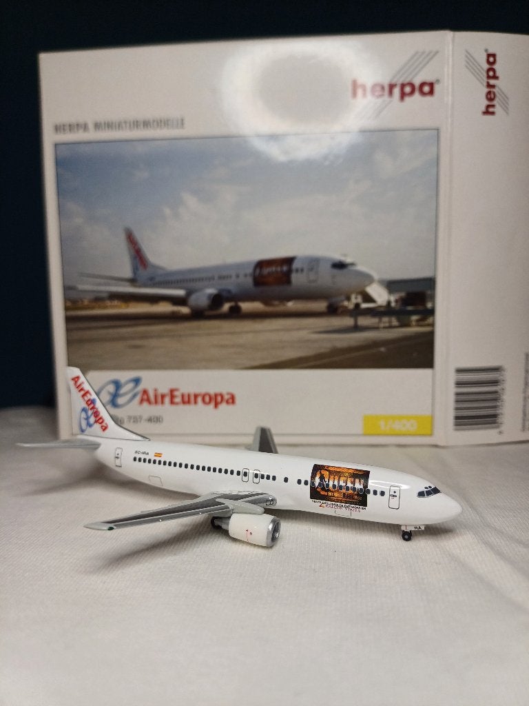 Herpa 1:400 Air Europa Boeing 737-400 "Queen", Ophalen of Verzenden, Nieuw, Schaalmodel