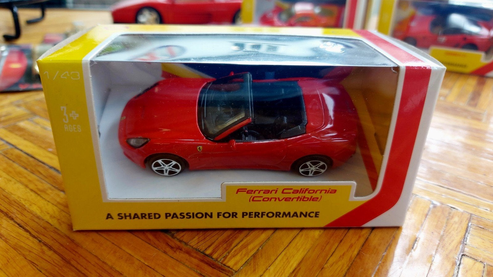 Bburago Ferrari California 1/43 - Nieuw in doos, Ophalen of Verzenden, Nieuw, Auto, Overige merken