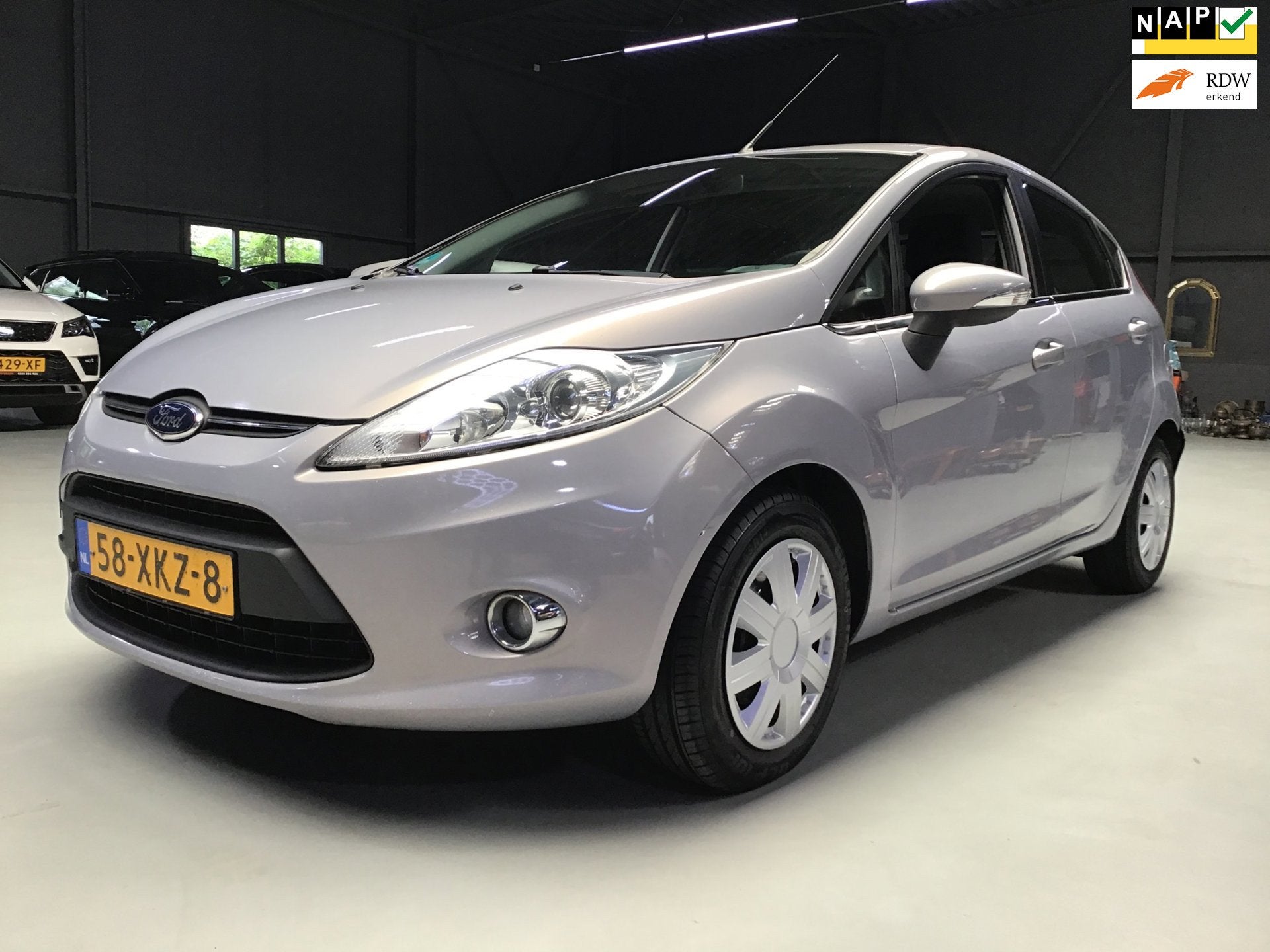 Ford Fiesta 1.6 TDCi ECOnetic Titanium I New Apk + 2x Banden, Auto's, Voorwielaandrijving, Stof, 96 €/maand, Origineel Nederlands