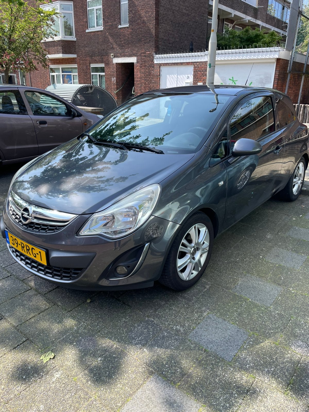 Opel Corsa 1.2 16V 3D 2011 Grijs, Voorwielaandrijving, 40 €/maand, 1224 cc, Origineel Nederlands