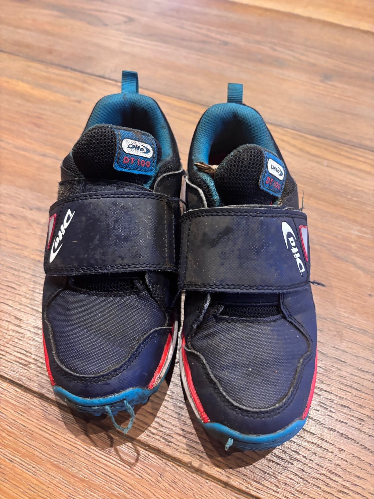 Dita hockeyschoenen maat 32 - amper gebruikt, Sport en Fitness, Ophalen of Verzenden, Zo goed als nieuw
