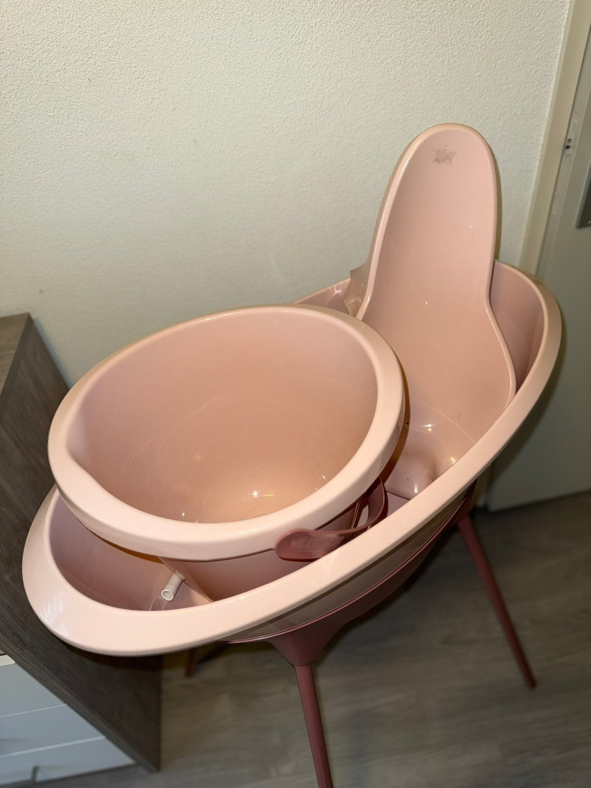 Bad met badzitje en waskussen rose, Kinderen en Baby's, Badjes en Verzorging, Ophalen of Verzenden, Zo goed als nieuw, Badzitje of Badring