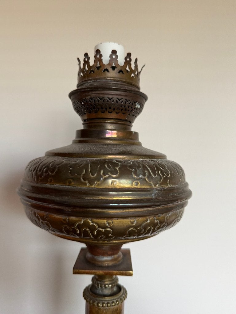 Antieke olielamp 50 cm hoog met marmeren kolom en voet, Ophalen of Verzenden