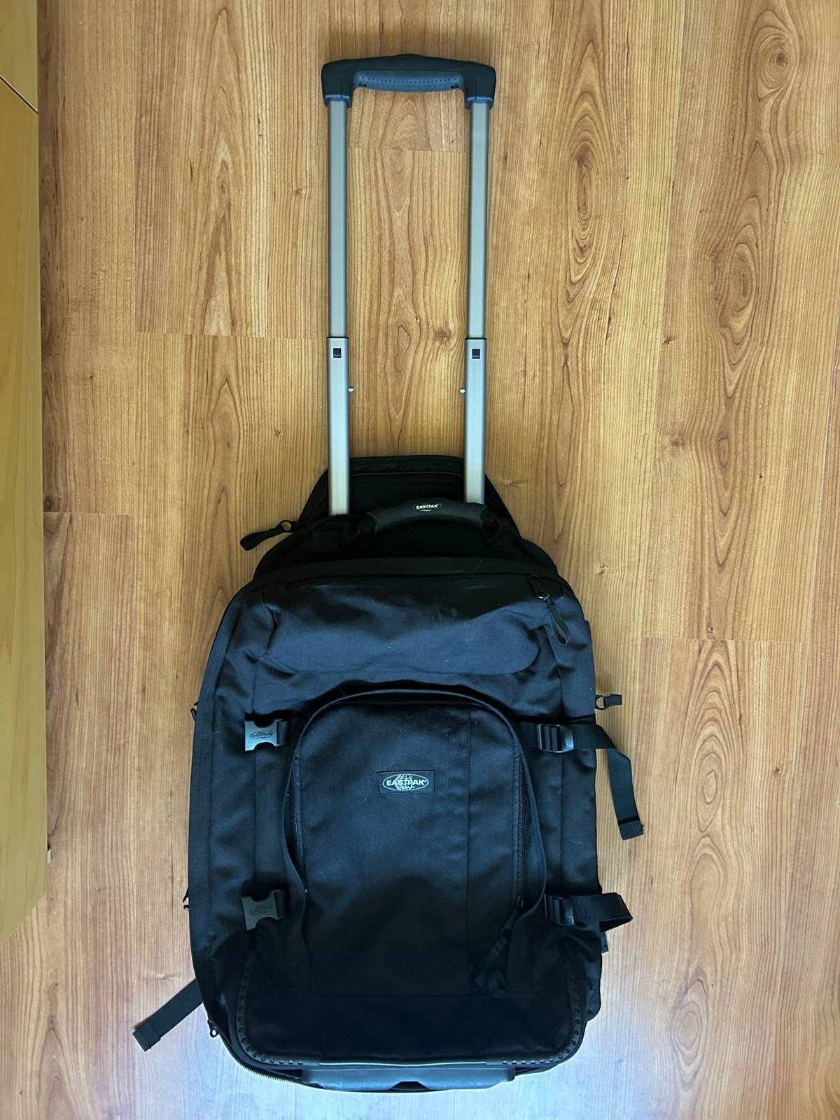 Eastpak reistas met wieltjes en uitschuifbare handgreep, Ophalen, 30 cm of meer, Zwart, Zo goed als nieuw