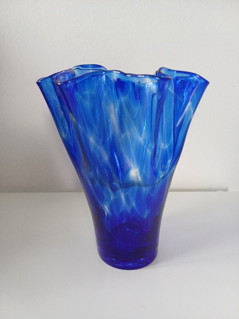 Glaskunst Blue Rose Pottery Ribbon Vase Handmade, Ophalen of Verzenden
