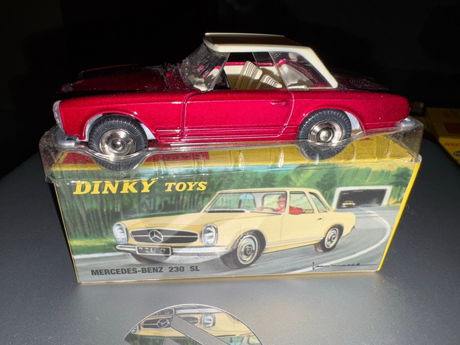 Dinky Toys Mercedes-Benz 230 SL - Zo goed als nieuw, Hobby en Vrije tijd, Ophalen of Verzenden, Nieuw, Auto, Dinky Toys