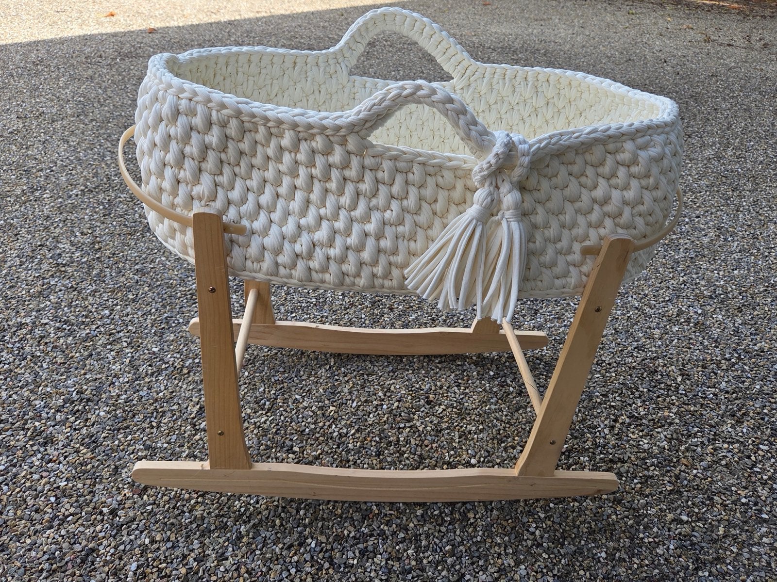 Mozes mandje gebroken wit met houten standaard, Kinderen en Baby's, Babywiegjes en Ledikanten, Ophalen, Zo goed als nieuw, Wieg