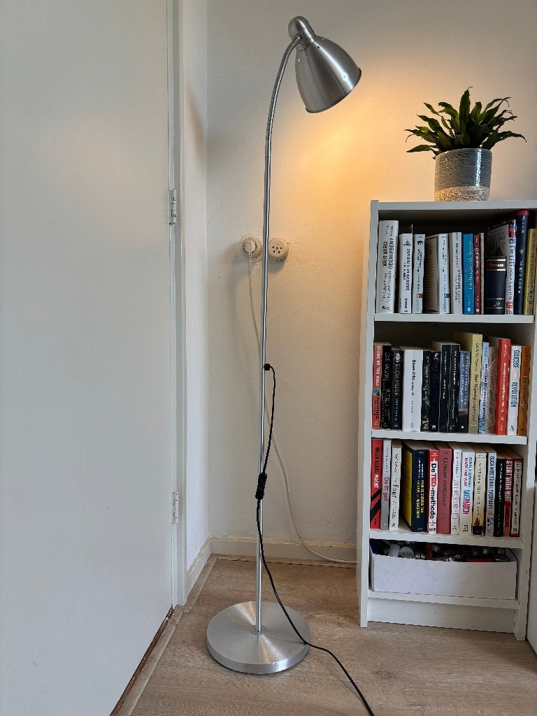 Staande/leeslamp | IKEA LERSTA | Vloerlamp, Gebruikt, 100 tot 150 cm, Aluminium chroompatroon, Metaal