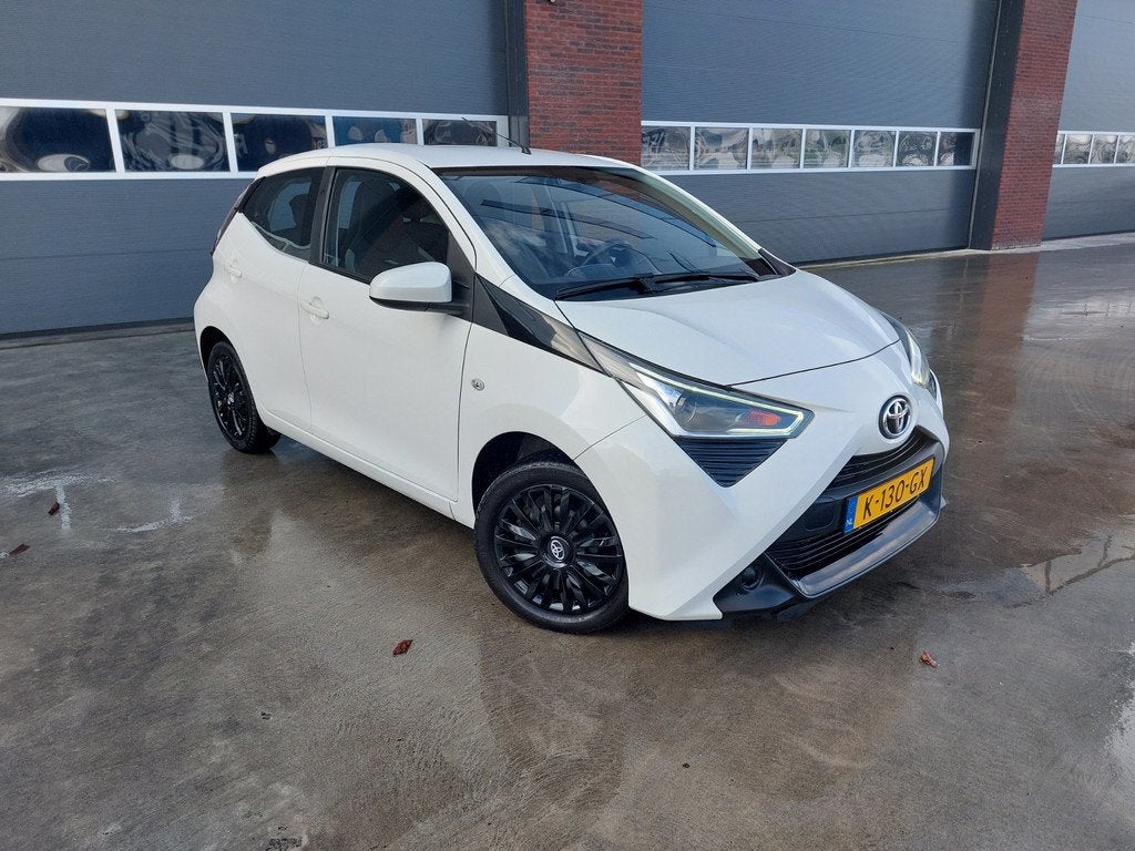Toyota Aygo 1.0 VVT-i x-play airco car play camera, Voorwielaandrijving, Stof, Gebruikt, Euro 6