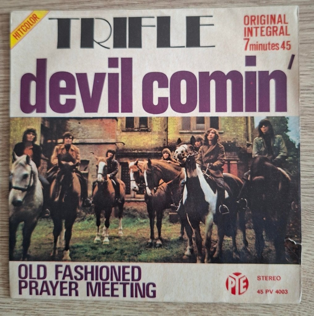 Trifle Single Devil Comin', Ophalen of Verzenden, Gebruikt, 7 inch, Pop
