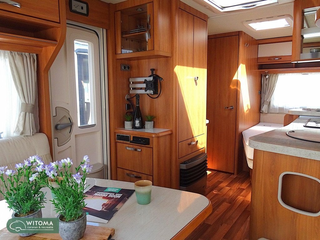 Eriba Nova Luxus Line 465 complete uitvoering, Rondzit, Bedrijf, Overige typen, 5 tot 6 meter