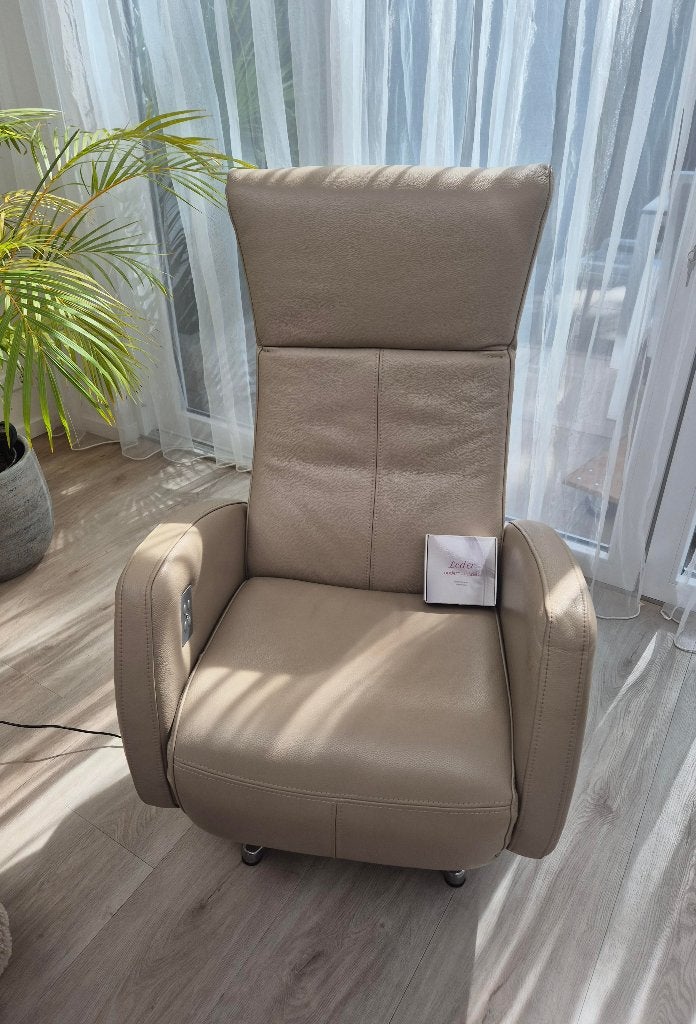Relax Fauteuil - Leer - Draaibaar - Elektrisch, Ophalen, Zo goed als nieuw, 50 tot 75 cm, Leer