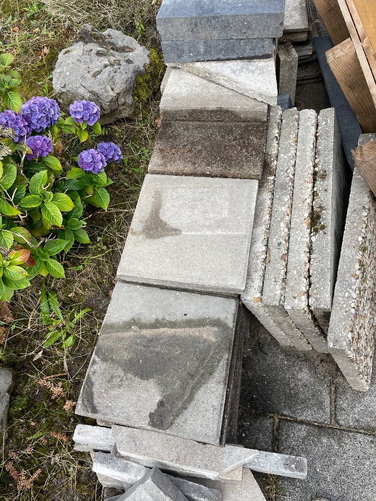 Gratis: stoeptegels, grindtegels, opsluitbanden, Ophalen, Gebruikt, Beton, Terrastegels