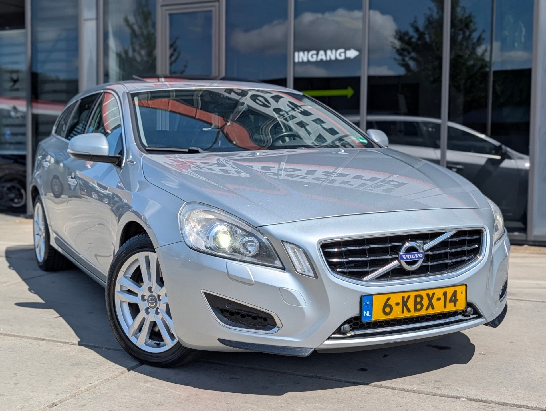 Volvo V60 2.4 D6 AWD Plug-In Hybrid Summum Limited edition n, Auto's, Automaat, Euro 5, Zwart, 1848 kg