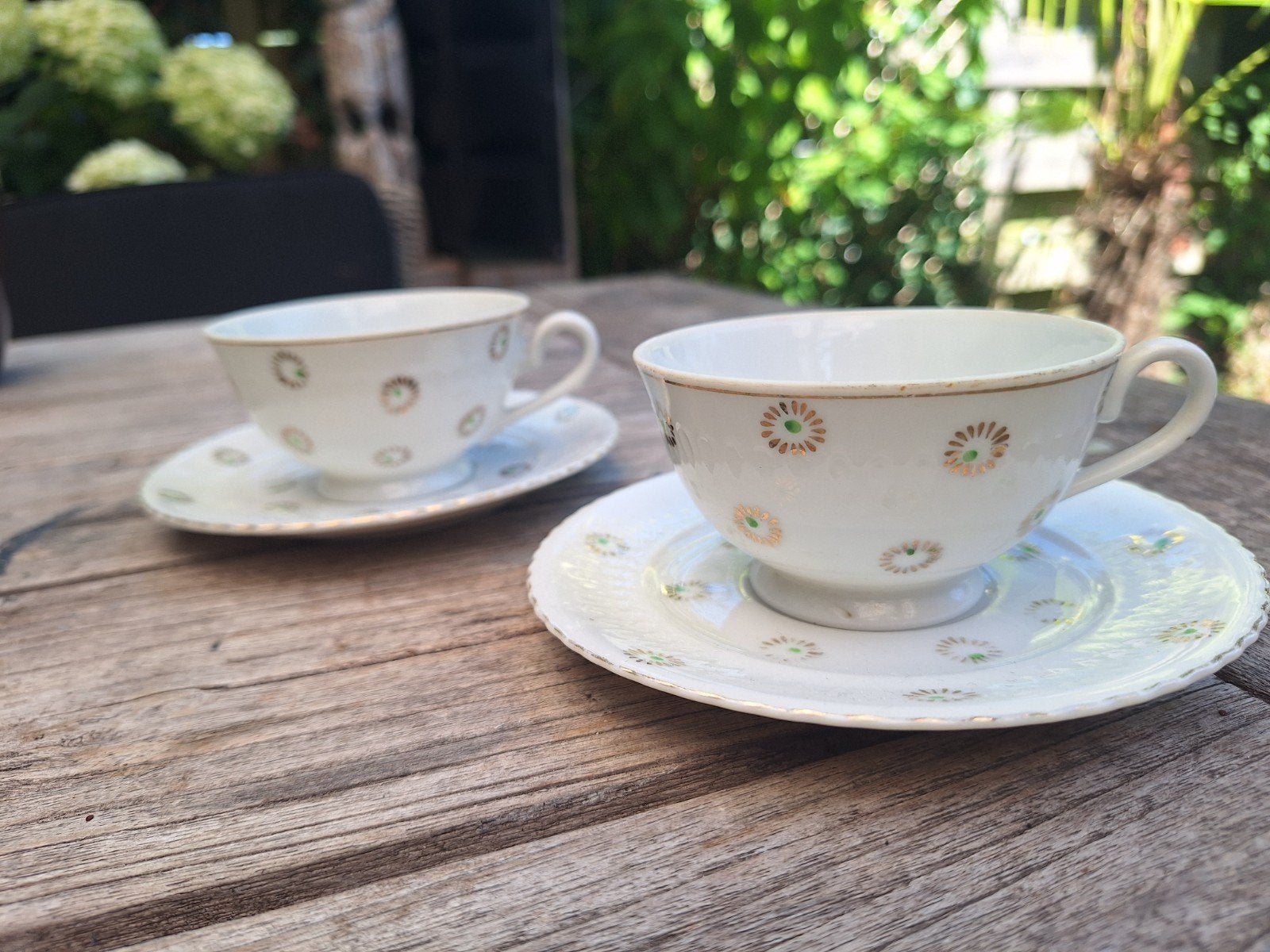 Set van 2 vintage theekopjes met schotels, goud en groen, Antiek en Kunst, Ophalen
