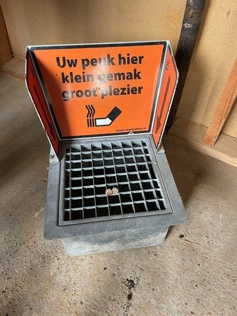 Tegelasbak met scherm, Ophalen, Gebruikt
