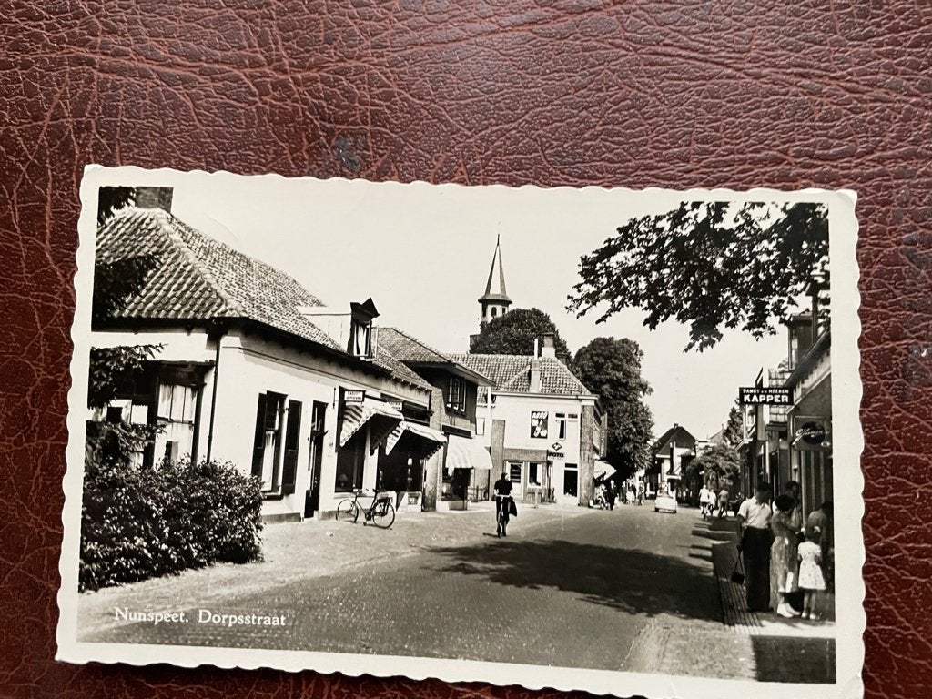 ansichtkaart van Nunspeet, Dorpsstraat., Verzenden, 1940 tot 1960, Gelderland