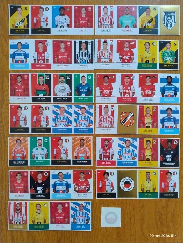 ⚽ PLUS voetbalplaatjes 52 + 1 tattoo ⚽, Plus, Ophalen of Verzenden