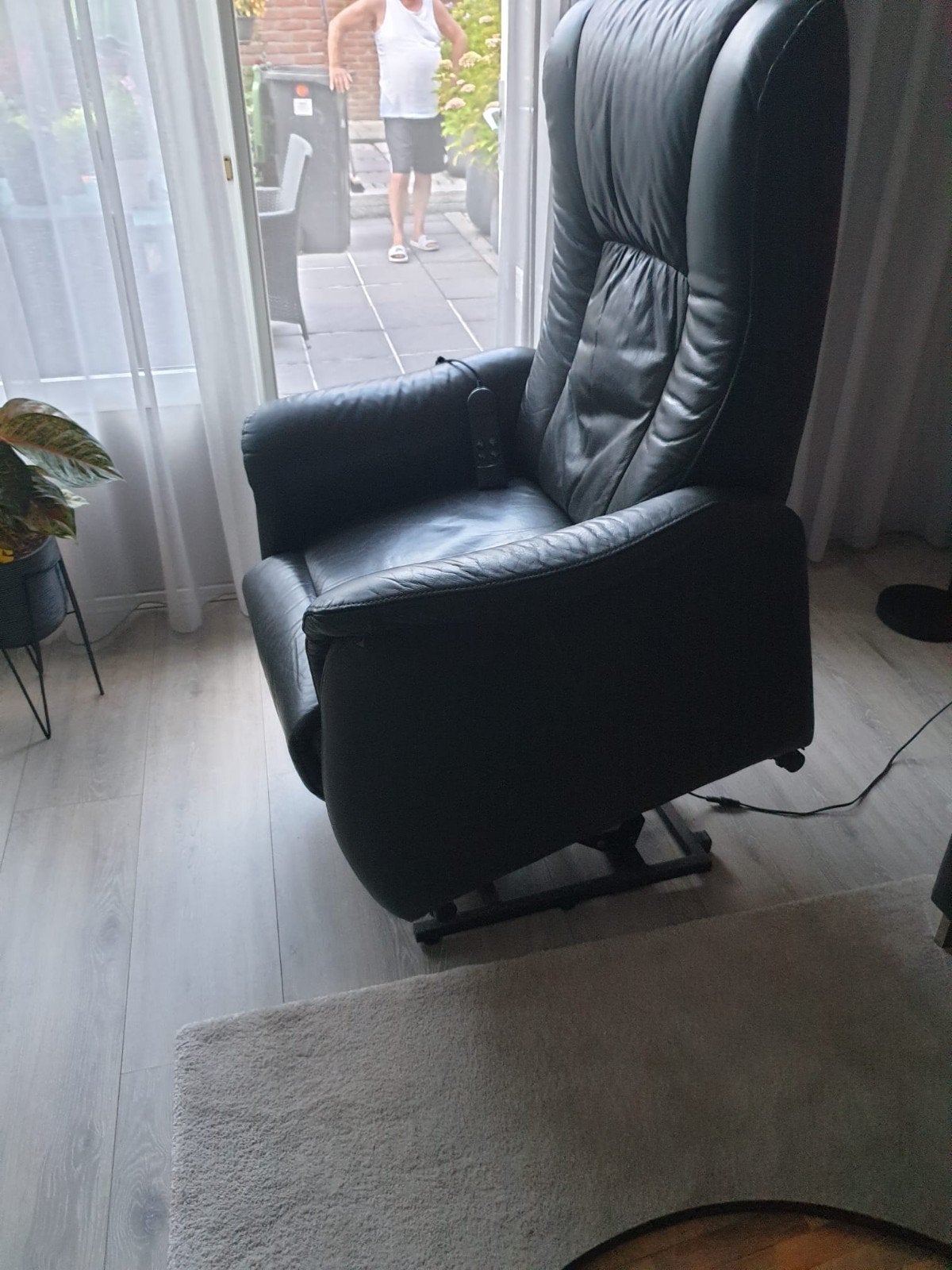 Elektrische relax sta-op stoel - Comfort en ondersteuning, Ophalen, Gebruikt, Modern, Comfort, 75 tot 100 cm