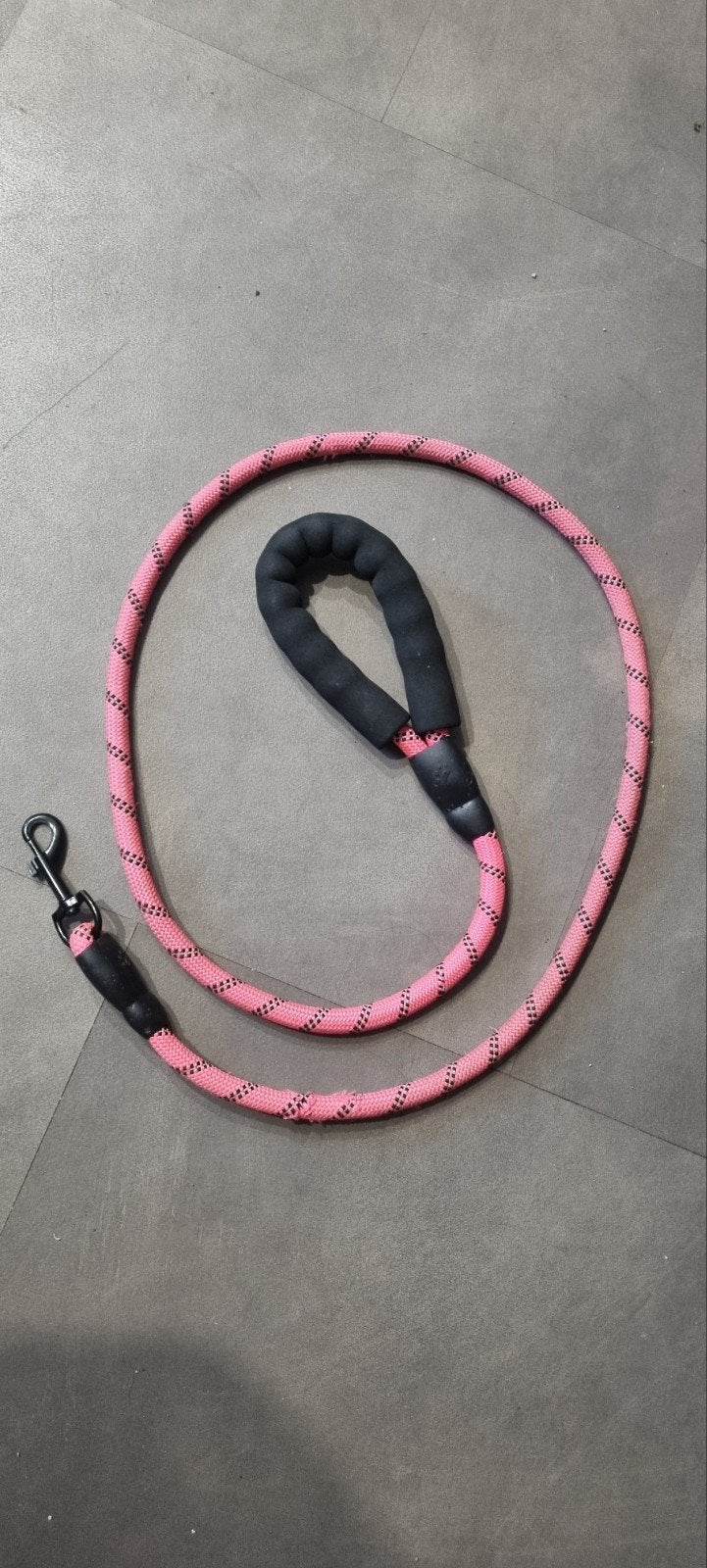 Stevige hondenriem, roze. 150cm, Ophalen of Verzenden, Zo goed als nieuw, Hondenriem