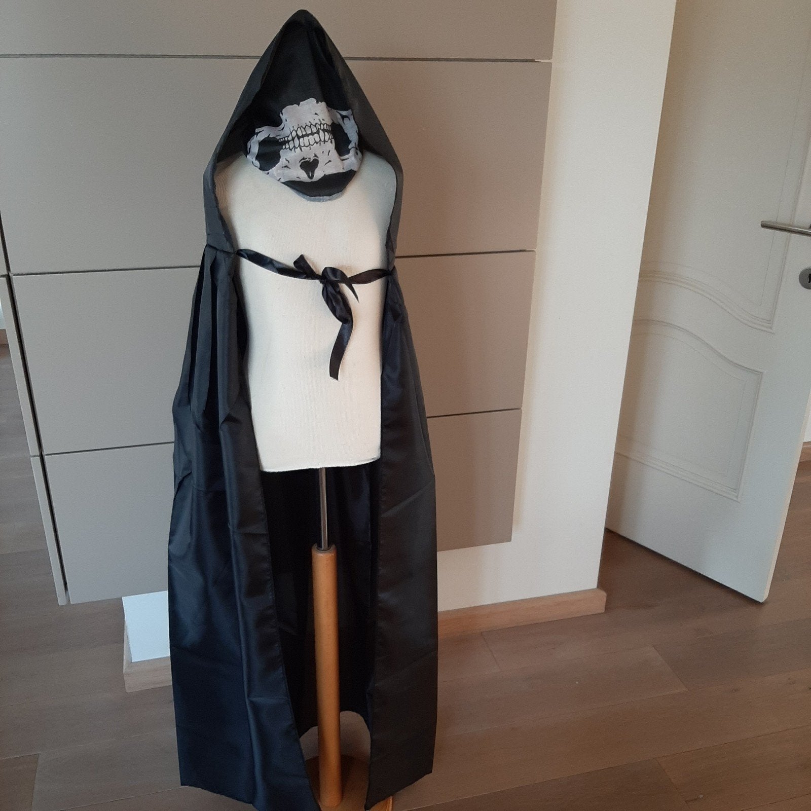 Zwarte cape. Nieuw!, Kinderen en Baby's, Ophalen of Verzenden, Nieuw, 134 t/m 140, Jongen of Meisje