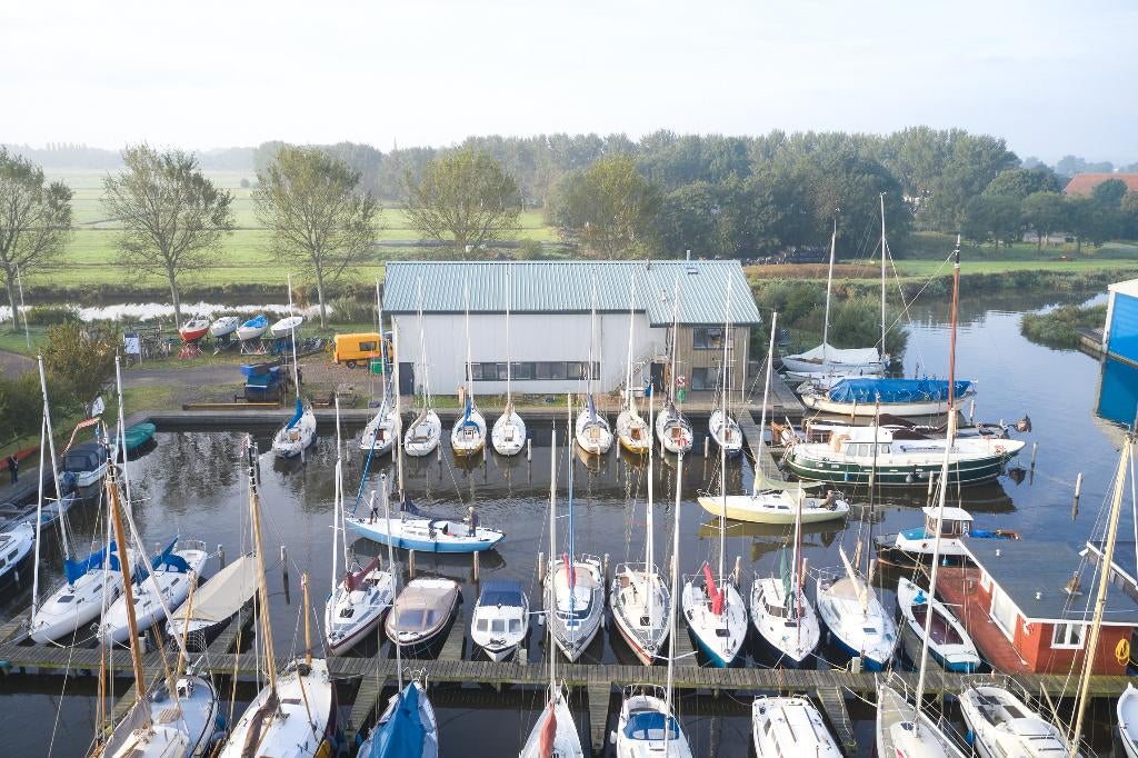 Ligplaats huren in Sneek, 7,5 - 10 meter. Vanaf € 641,-, Watersport en Boten, Ligplaatsen, Zomer, Buiten