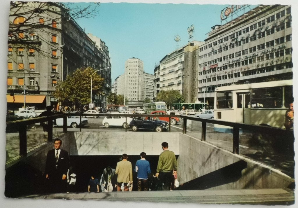 Belgrado - Servië - Terazije - oude autos - Fiat VW, Ophalen of Verzenden, 1960 tot 1980, Gelopen, Overig Europa